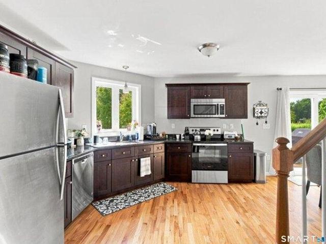 house with 6 bedroom, Southington CT ES105552365