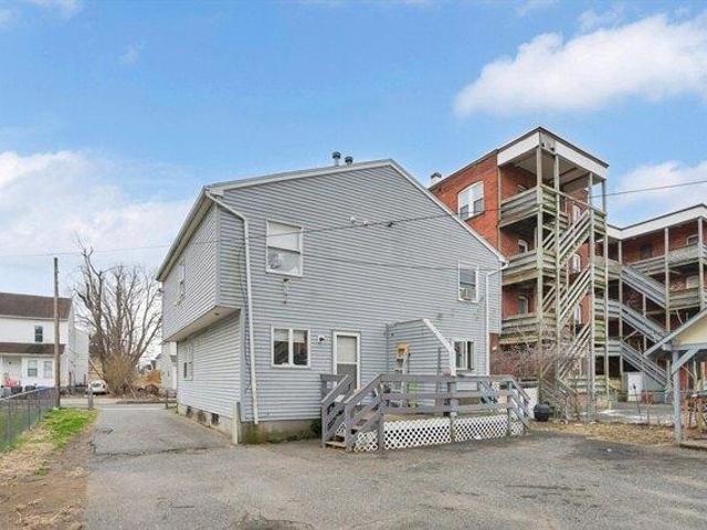 house with 6 bedroom, Springfield MA ES104609285
