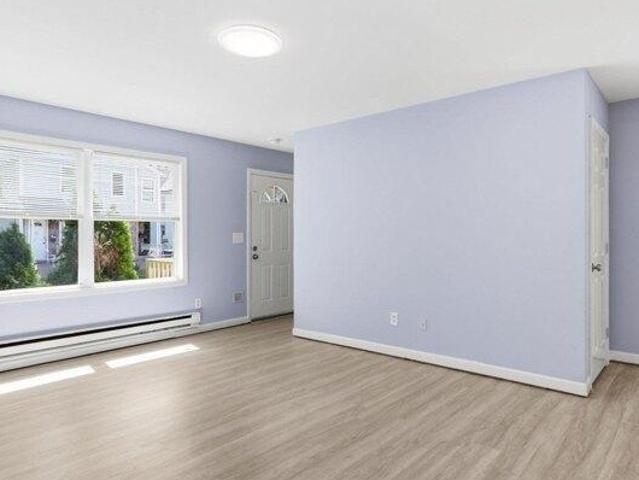 house with 6 bedroom, Springfield MA ES105256216