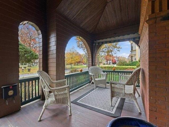 house with 6 bedroom, Springfield MA ES105350258
