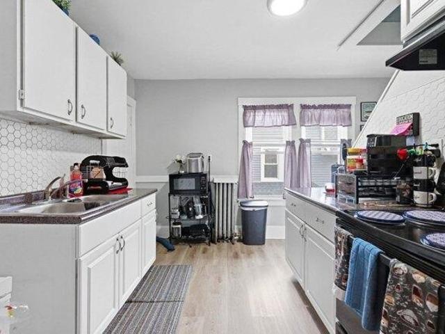 house with 6 bedroom, Springfield MA ES105351098