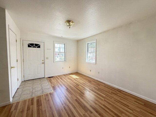 house with 6 bedroom, Springfield MA ES105443299