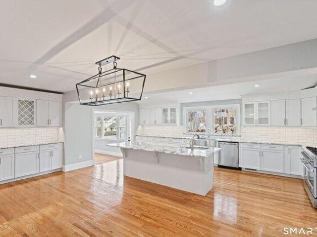house with 6 bedroom, Stamford CT ES104811094