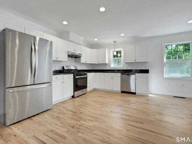 house with 6 bedroom, Stamford CT ES105440825