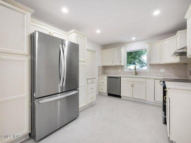 house with 6 bedroom, Stamford CT ES105439345