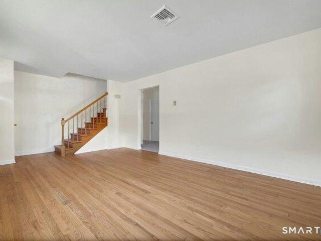 house with 6 bedroom, Stamford CT ES105549315