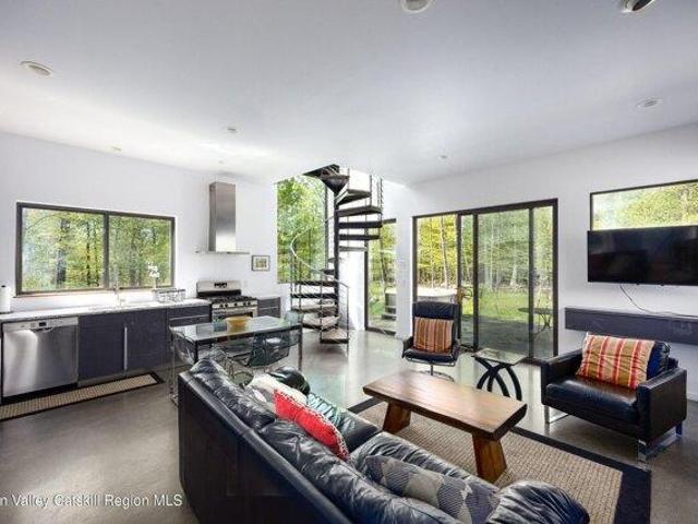 house with 7 bedroom, Woodstock NY ES105292015