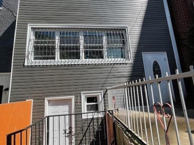 house with 7 bedroom, Bronx NY DLS72692131