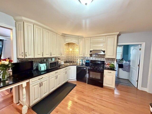 house with 7 bedroom, Chicopee MA ES105279494
