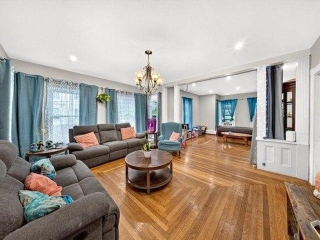 house with 7 bedroom, Fall River MA ES104834207