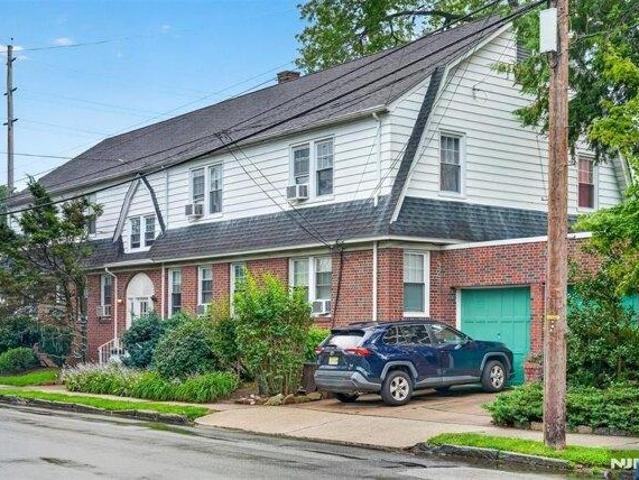 house with 7 bedroom, Hasbrouck Heights NJ ES105681872
