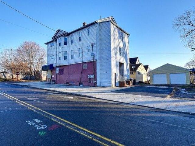 house with 7 bedroom, New Britain CT ES105476353