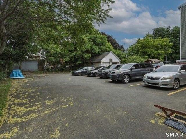 house with 7 bedroom, New Britain CT ES105495159