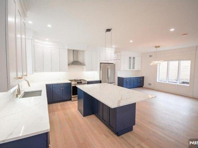house with 7 bedroom, Palisades Park NJ ES105559577