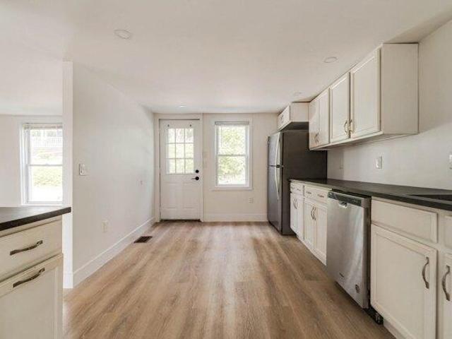 house with 8 bedroom, Weymouth MA ES105590101