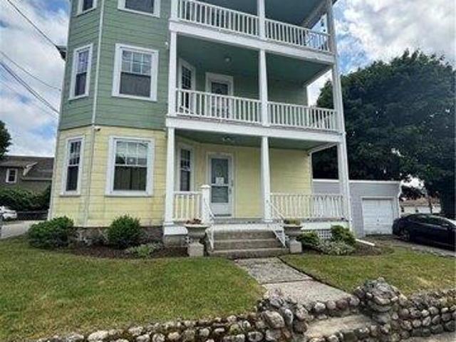 house with 8 bedroom, Woonsocket RI ES104810535