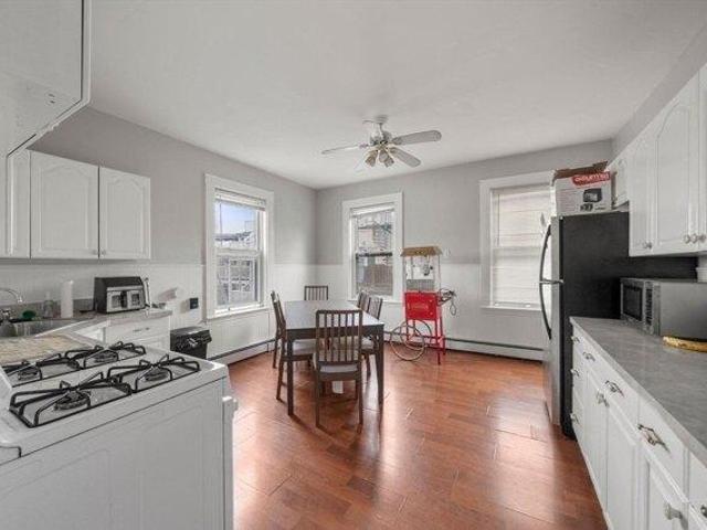 house with 8 bedroom, Boston MA ES105403756