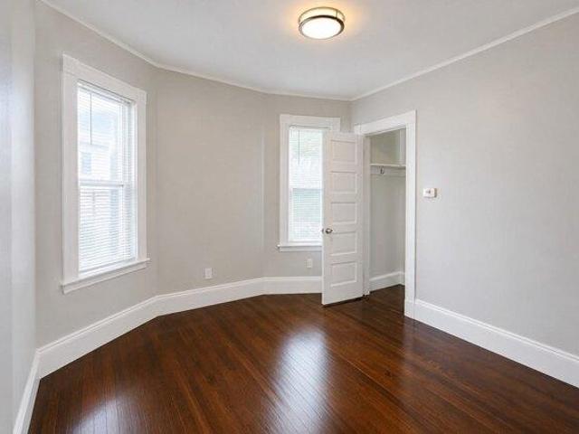 house with 8 bedroom, Boston MA ES105552525