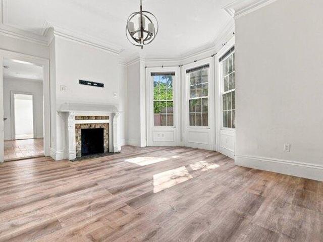 house with 8 bedroom, Boston MA ES105609722