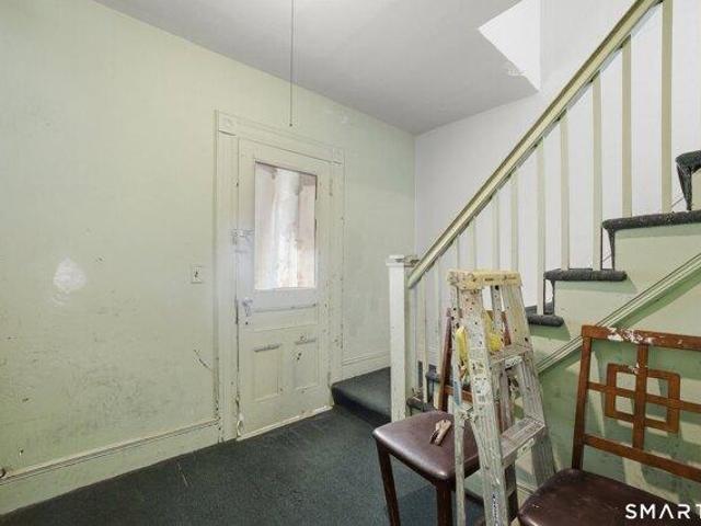 house with 8 bedroom, Bridgeport CT ES105911837