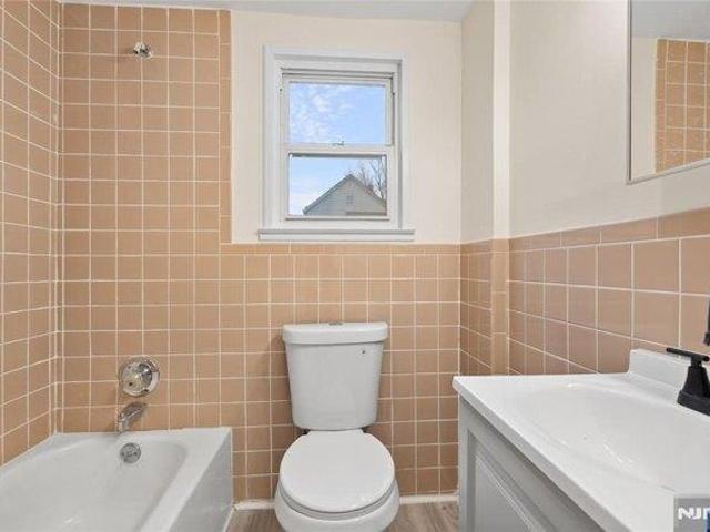 house with 8 bedroom, Elizabeth NJ ES105889875