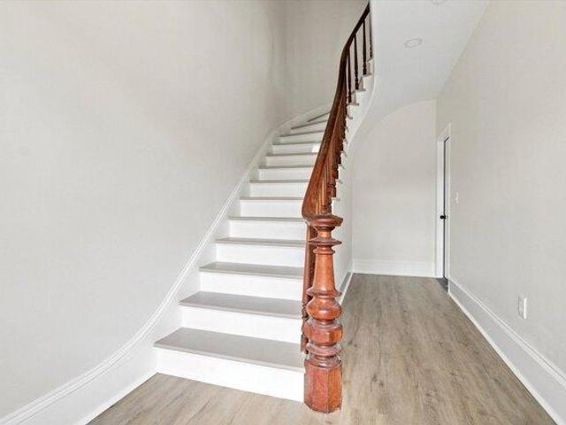 house with 8 bedroom, Manchester NH ES105562245