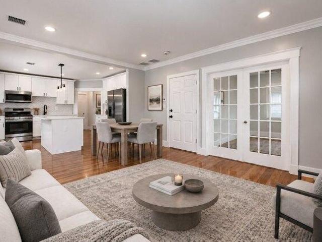 house with 8 bedroom, Milton MA ES105536580