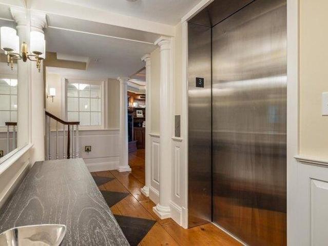 house with 8 bedroom, Portsmouth NH ES105536068