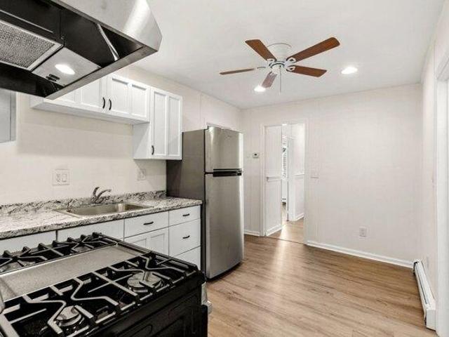 house with 8 bedroom, Randolph MA ES105613017