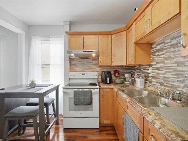 house with 8 bedroom, Springfield MA ES104440595