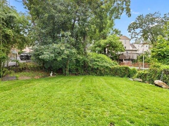 house with 8 bedroom, Stamford CT ES104852895