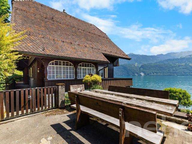 House with 9.5 rooms on sale in Gersau 212 m² | dreamo. Ch