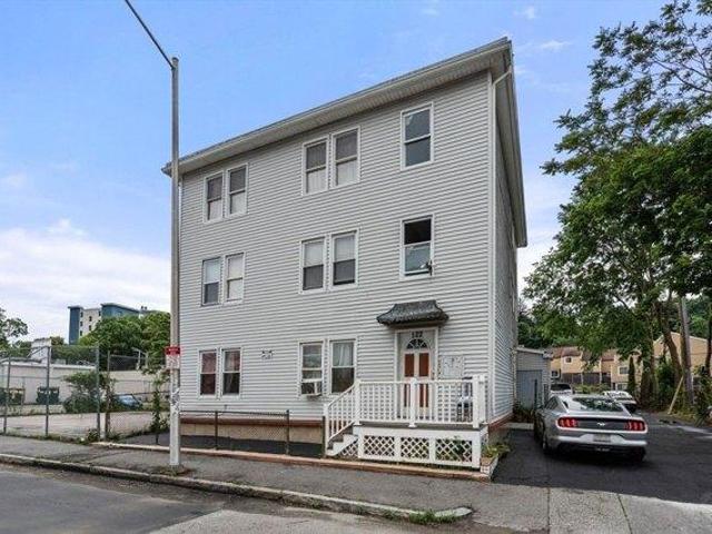 house with 9 bedroom, Worcester MA ES105495988