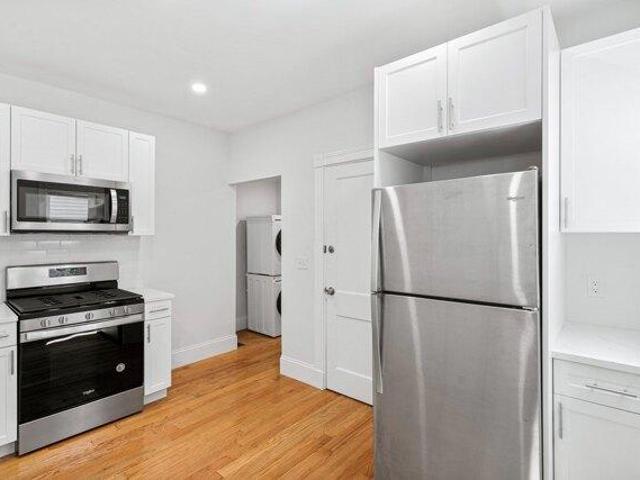 house with 9 bedroom, Boston MA ES105423352