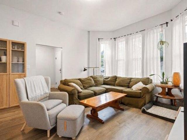 house with 9 bedroom, Boston MA ES105631565