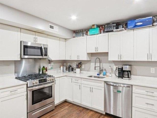 house with 9 bedroom, Boston MA ES105365478