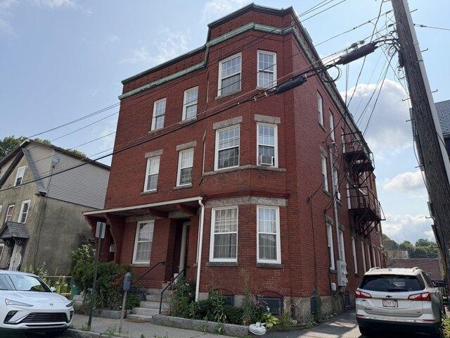 house with 9 bedroom, Fitchburg MA ES105441825
