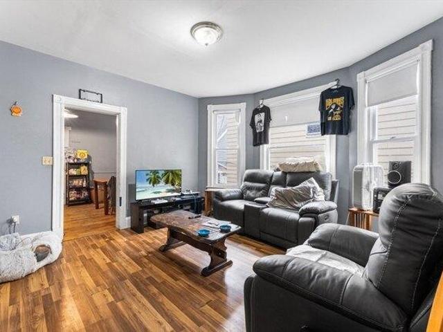 house with 9 bedroom, Haverhill MA ES105548844