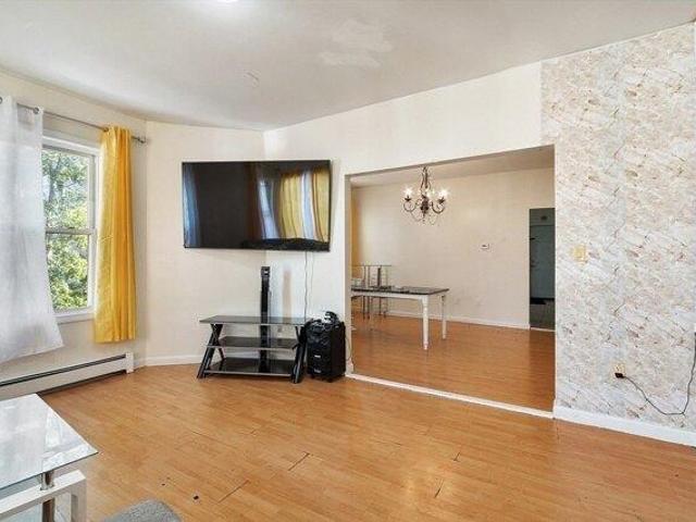 house with 9 bedroom, Lawrence MA ES104566719