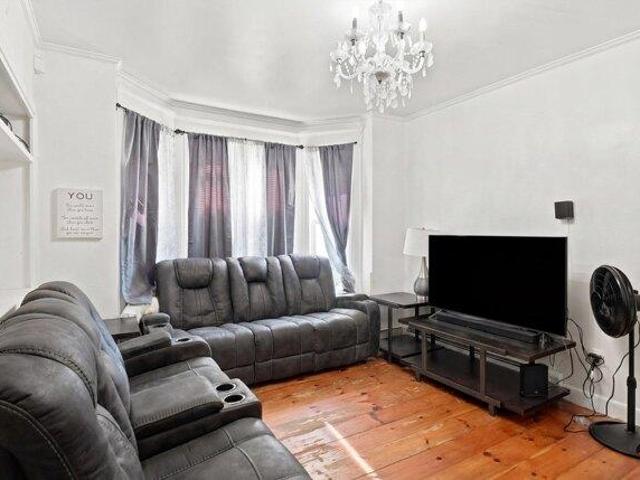 house with 9 bedroom, Manchester NH ES105496175