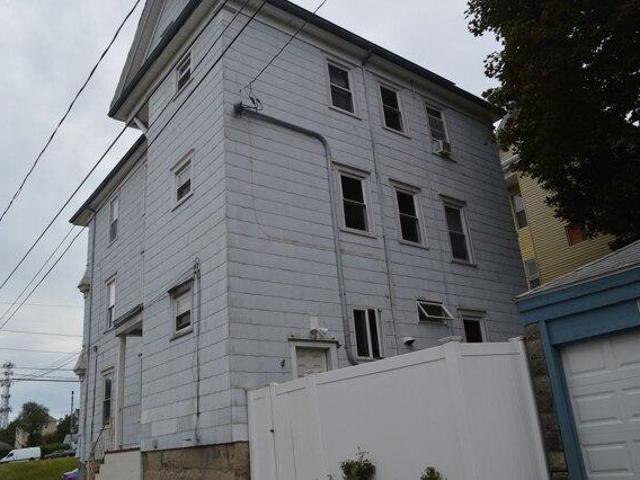 house with 9 bedroom, New Bedford MA ES105724136