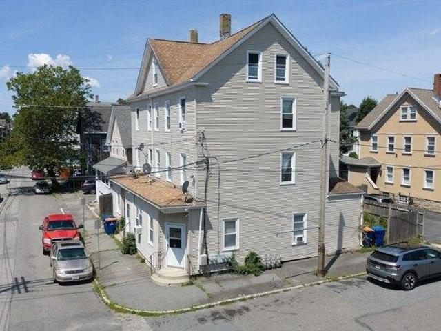 house with 9 bedroom, New Bedford MA ES105724266