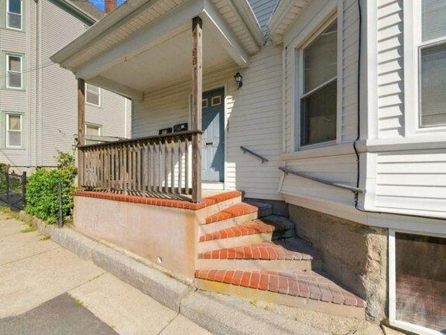 house with 9 bedroom, New Bedford MA ES105726506