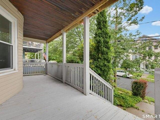 house with 9 bedroom, New Britain CT ES105441790