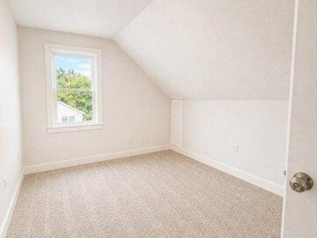 house with 9 bedroom, Springfield MA ES105241314