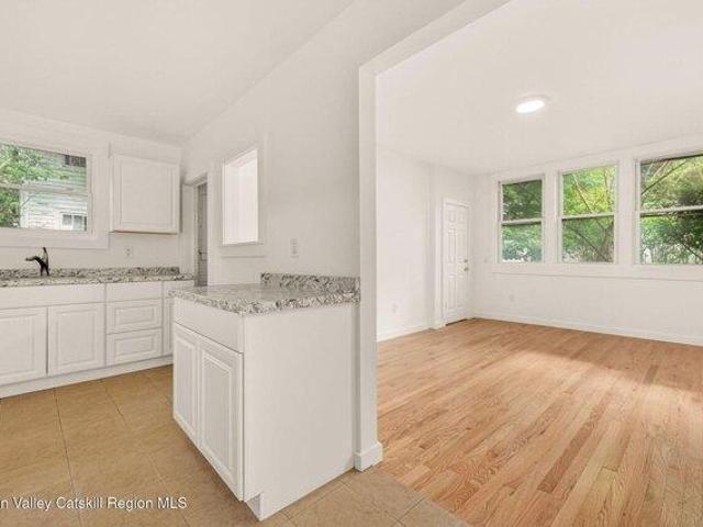 house Woodstock NY ES105292333