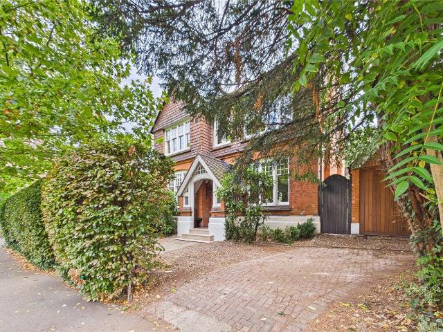 house Ambleside Avenue London