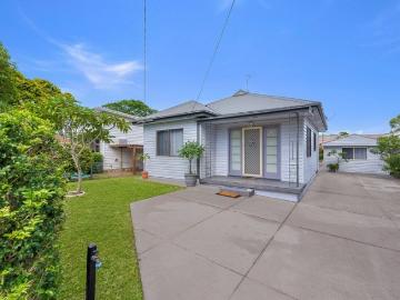 House and Cabin | 730m to Beach & Town Centre