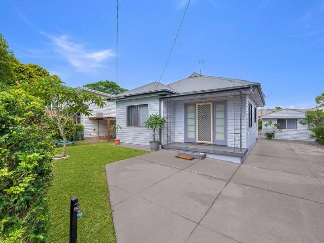 House and Cabin | 730m to Beach & Town Centre