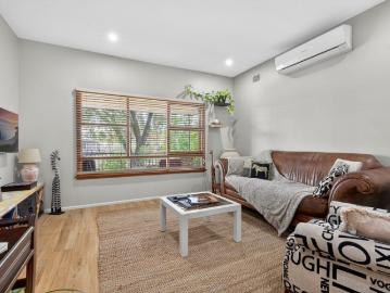 'HOUSE AND GRANNY FLAT WALK TO EVERYTHING. !'
